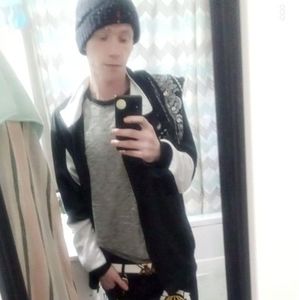 Meet your Posher, Devin